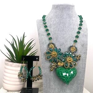 Elegant Green and Gold Floral Necklace and Earring Set